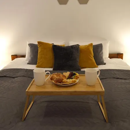 Spacious Center Family 2 Bedrooms شقة *